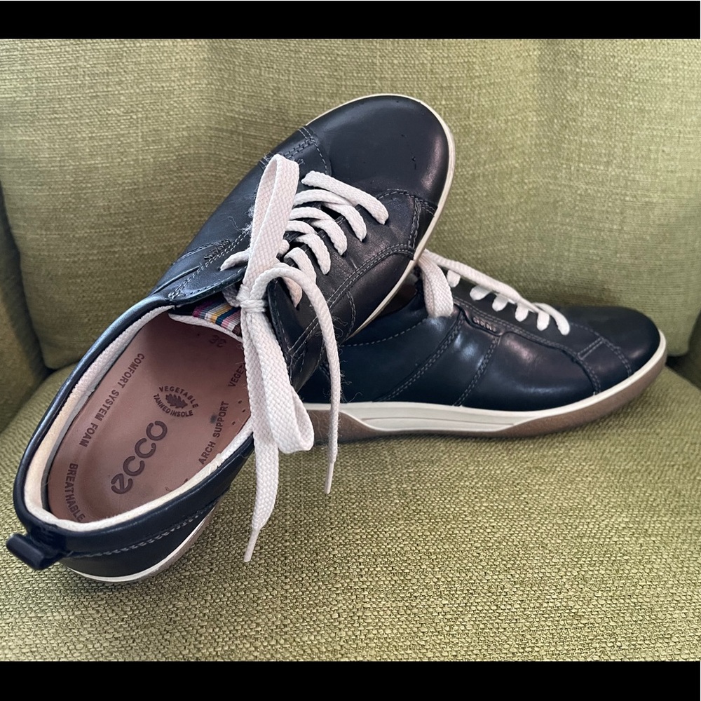 Ecco Women’s Oxford Sneaker—EUC